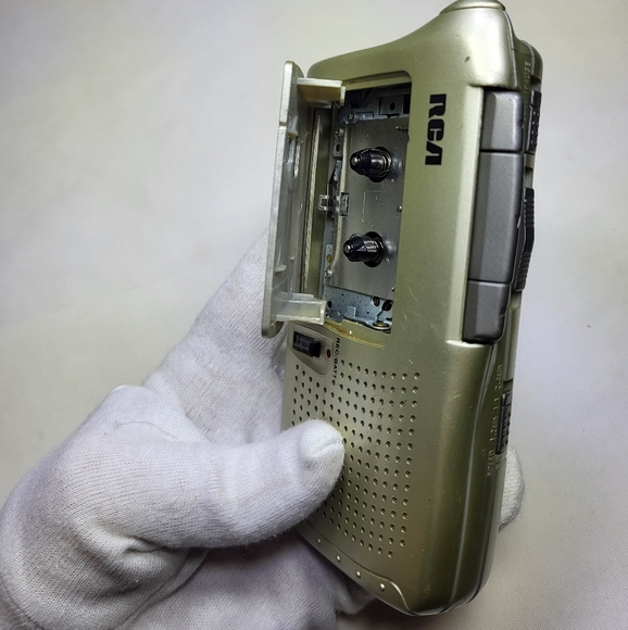 RCA RP3538R Handheld AVR Micro Cassette Recorder Player - Picture 6 of 15
